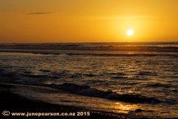 2h - Hokitika Beach NZ - Gold 2